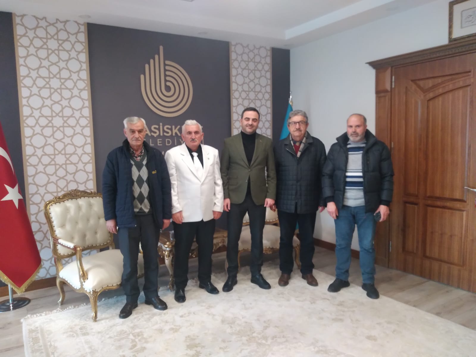  Başiskele Belediye Başkanı Mehmet Yasin Özlü' yü ziyaret etti.