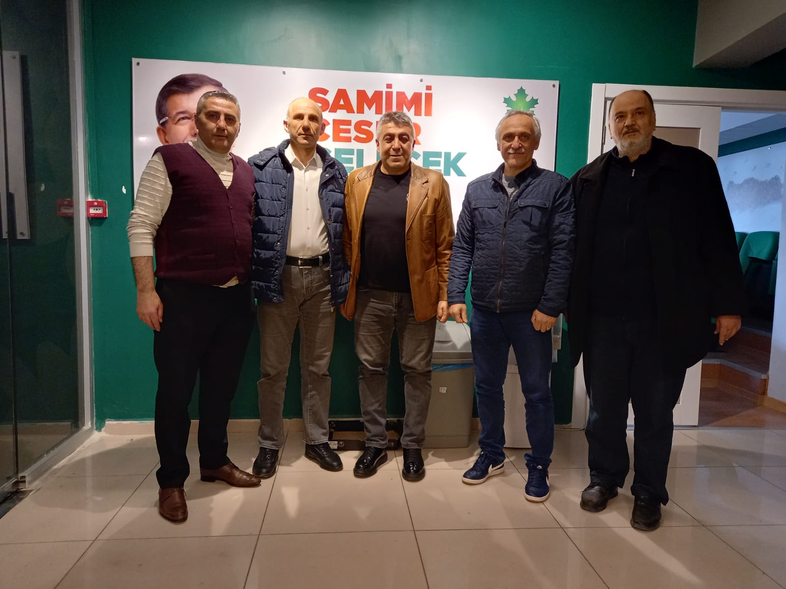 Bursa Şehrimizin kanaat önderlerinden Eğitimci Ömer Çaloğlu ve Spor Hocası Mehmet Gülen Partimizi ziyarete geldiler.