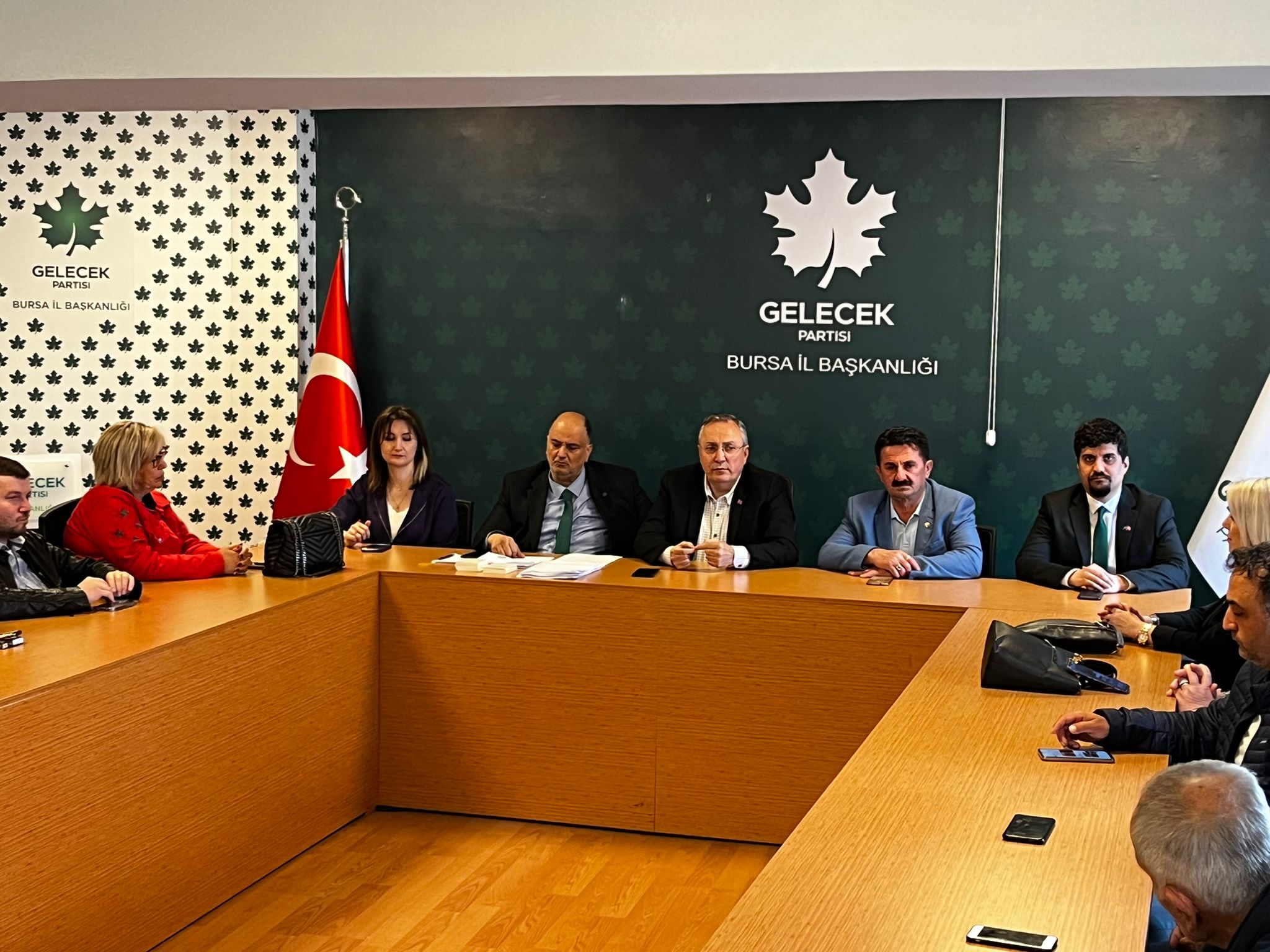 CHP Bursa 1.Böl. mkv adayımız Alpaslan Yıldız ,il bşk vkl Fuat Kadıoğlu nun başkanlığında sandık çalışmalarıyla ilgili son değerlendirme toplantımızı yaptık.