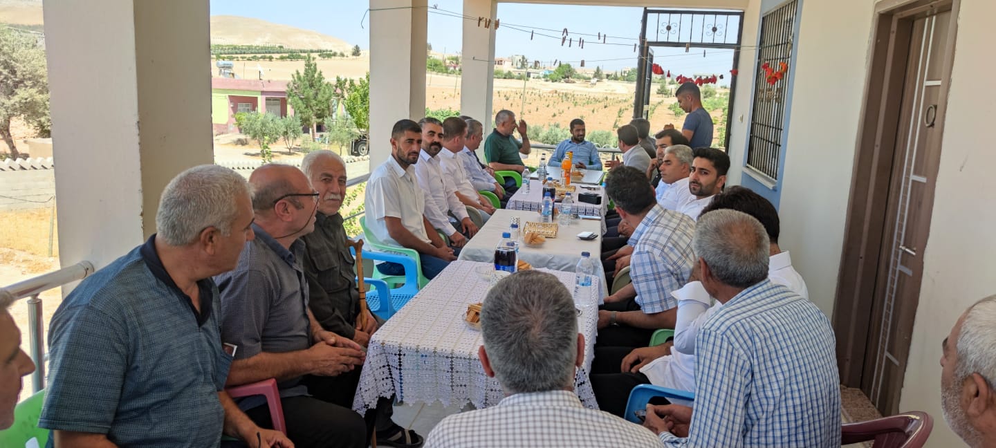 Divriği köyü Muhtarı İbrahim Halil Karayılan ve Köy Halkını ziyaret ederek, Köyün sorunlarını konuştuk