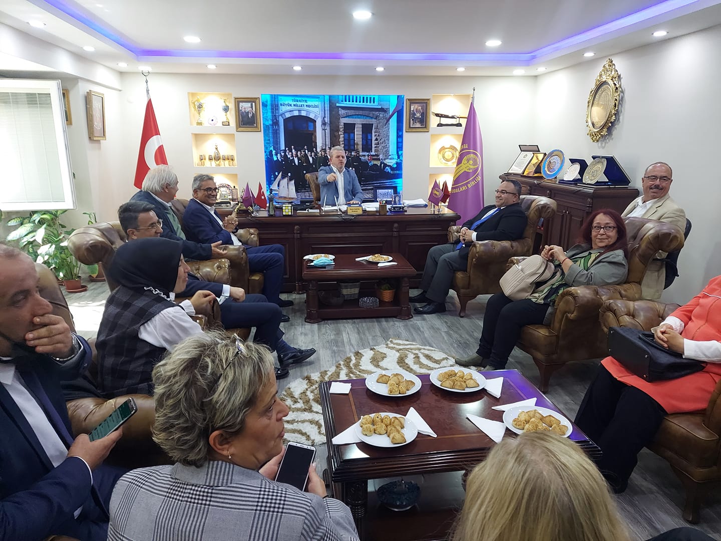 Genel Başkan Yardımcımız Kerim Rota heyeti ve İl Başkanımız ile birlikte Odalar Birliği Başkanı Sami Kayın'a ziyarette bulunduk.