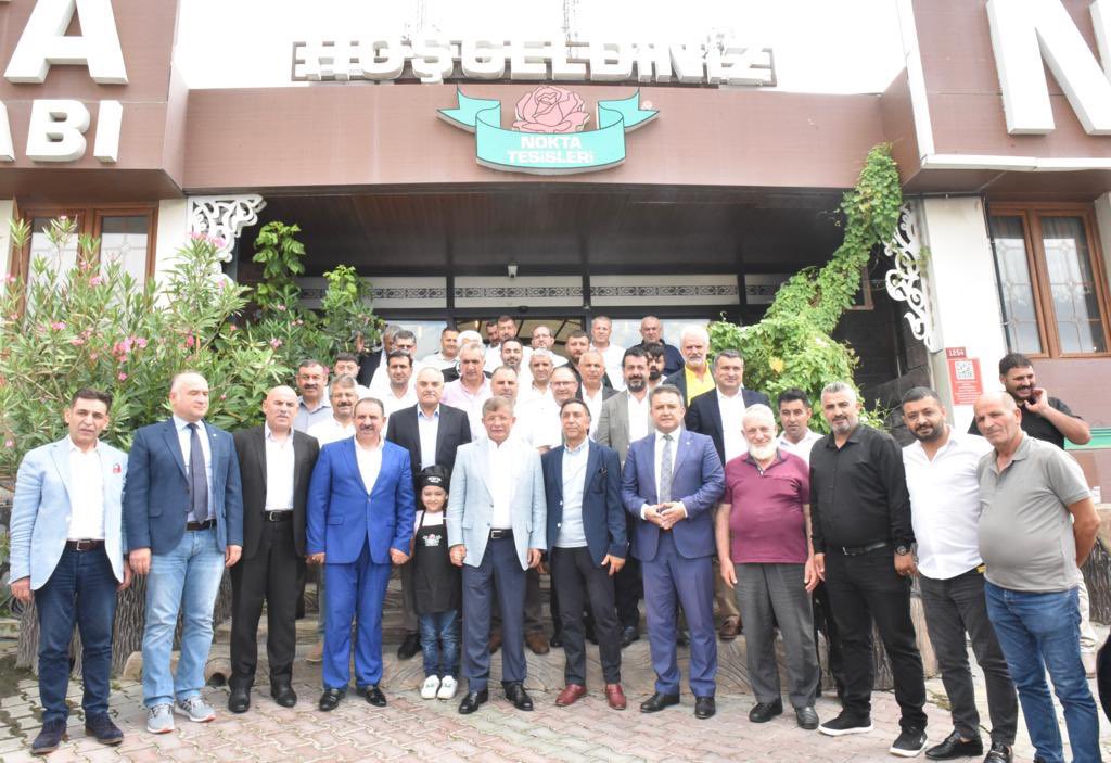 Genel Başkanımız Ahmet Davutoğlu, İl Başkanımız İsa Mesih Şahin ile birlikte, Arnavutköy’de 25’ler Düşünce Meclisi üyeleriyle kahvaltı programında bir araya geldi.