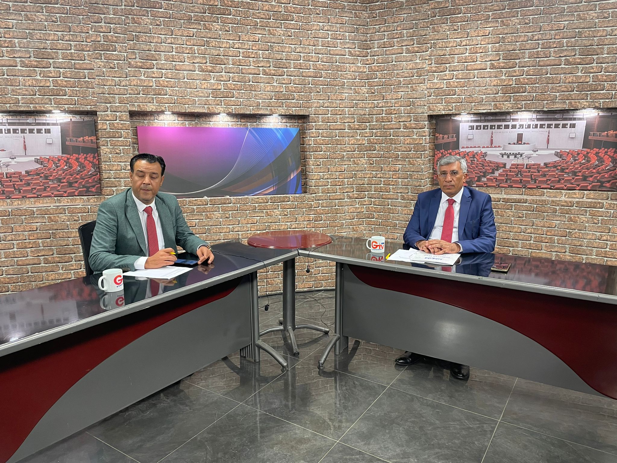 İl Başkanımız  @abdullahyesil63  Güneydoğu Tv'de  @muslumcap  ile Siyasetin S'si Programında Türkiye ve Şanlıurfa'yı konuştuk. @Ahmet_Davutoglu   @SelimTemurci