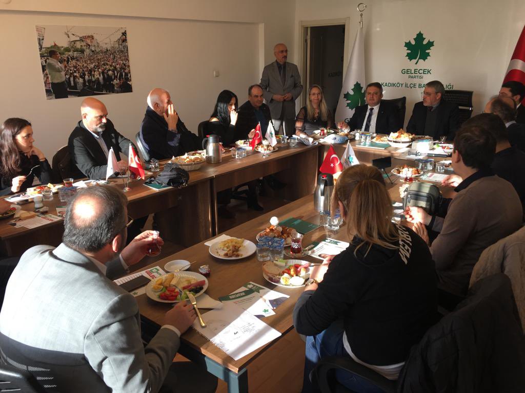İl Başkanımız İsa Mesih Şahin, Genel Başkan Yardımcımız Mehmet Ali Pulcu ile birlikte, Kadıköy İlçe Başkanlığımızın ev sahipliğinde yerel basın mensuplarıyla bir araya geldi.