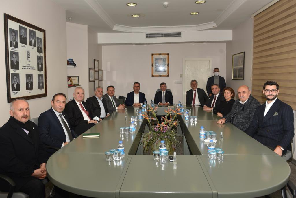 İl Başkanımız İsa Mesih Şahin, Genel Başkanımız Sn. Ahmet Davutoğlu ve Genel Başkan Yardımcılarımız ile birlikte Perpa Ticaret Merkezi’ni ziyaret etti