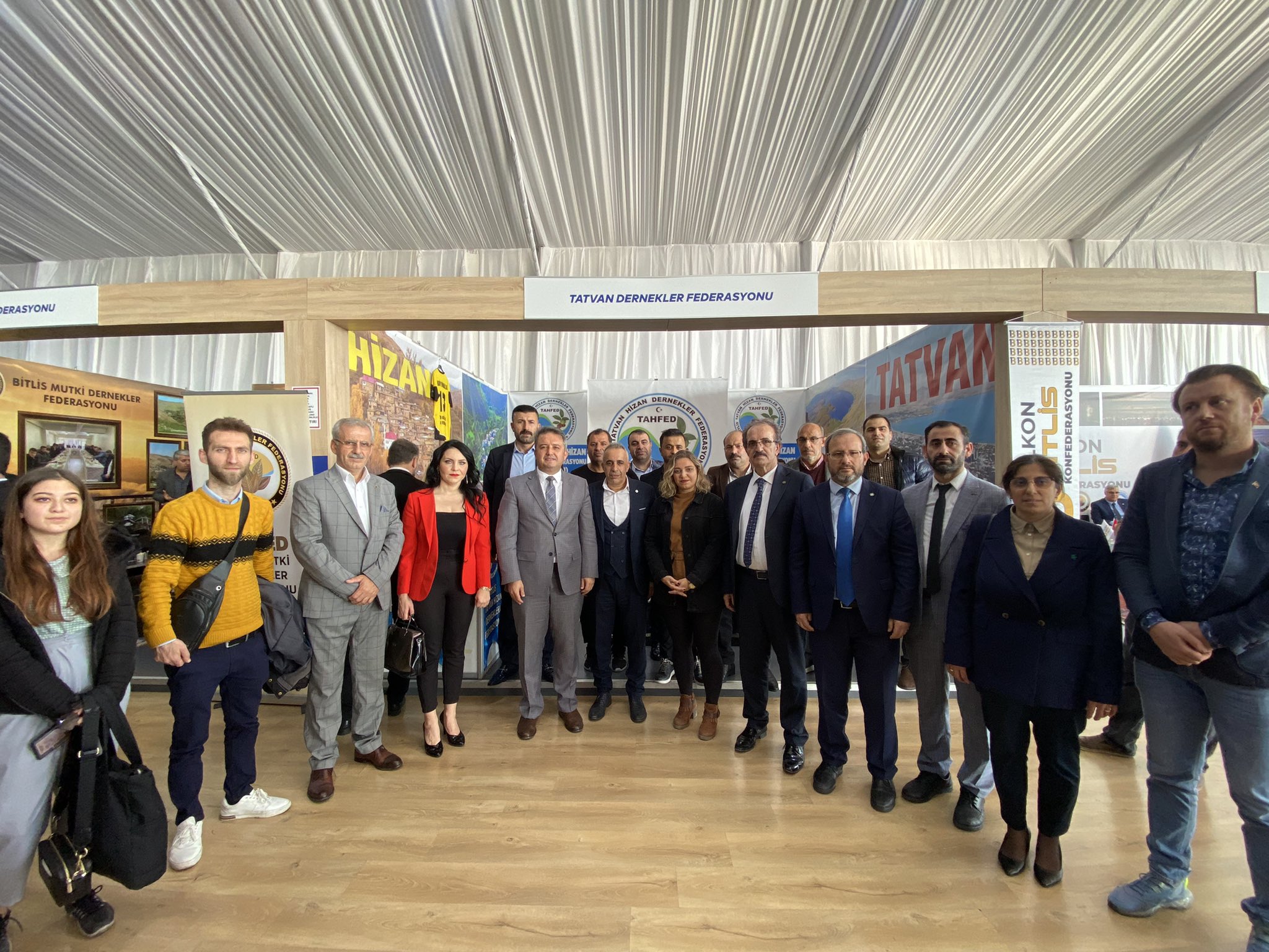 İl Başkanımız İsa Mesih Şahin, il ve ilçe teşkilat mensuplarımız ile birlikte Yenikapı Etkinlik Alanı'nda düzenlenen Bitlis Tanıtım Günleri'ne katıldı.
