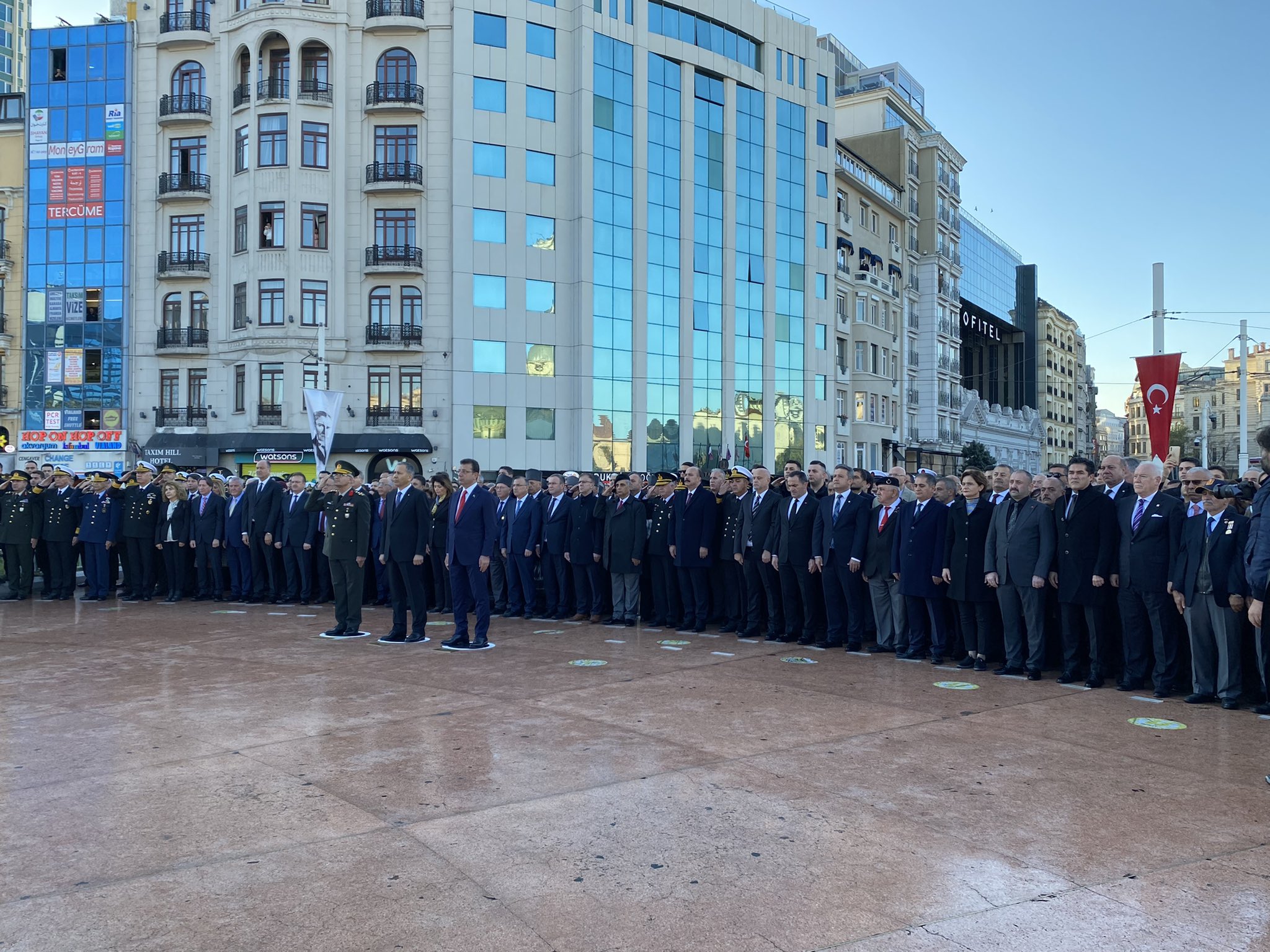 İl Başkanımız İsa Mesih Şahin, Taksim Cumhuriyet Anıtı’nda düzenlenen 10 Kasım Çelenk Sunma Töreni’ne katıldı.