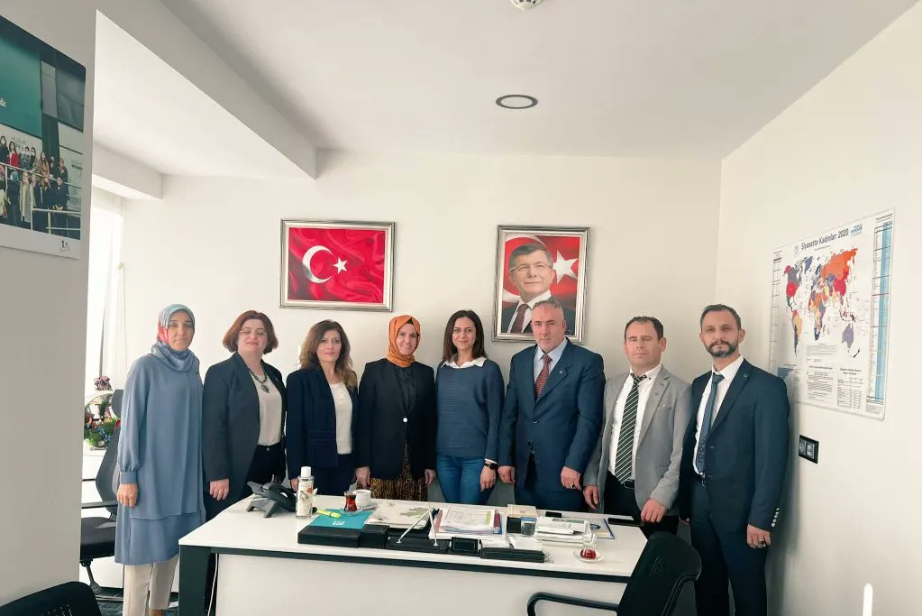 İl Başkanımız Serap Çakır ile birlikte Genel Başkan Yardımcımız @Hbb_Ciftcioglu  nu ziyaret ettik