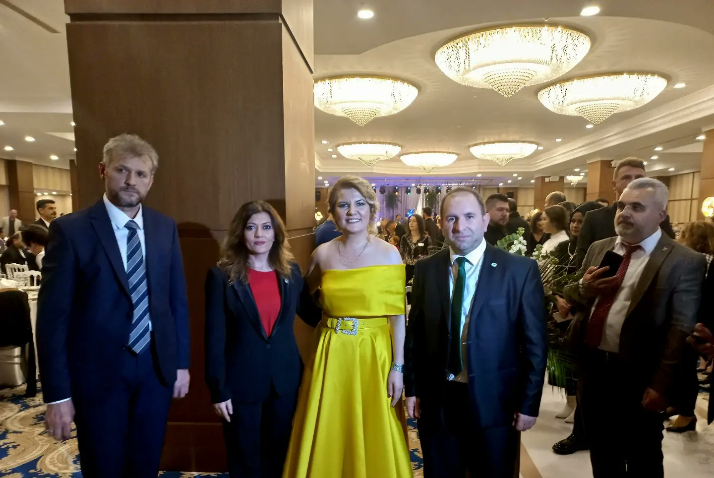 İl Başkanımız Serap Çakır ile Fatma Kaplan Hürriyet'in oğlunun sünnet düğününe katıldık