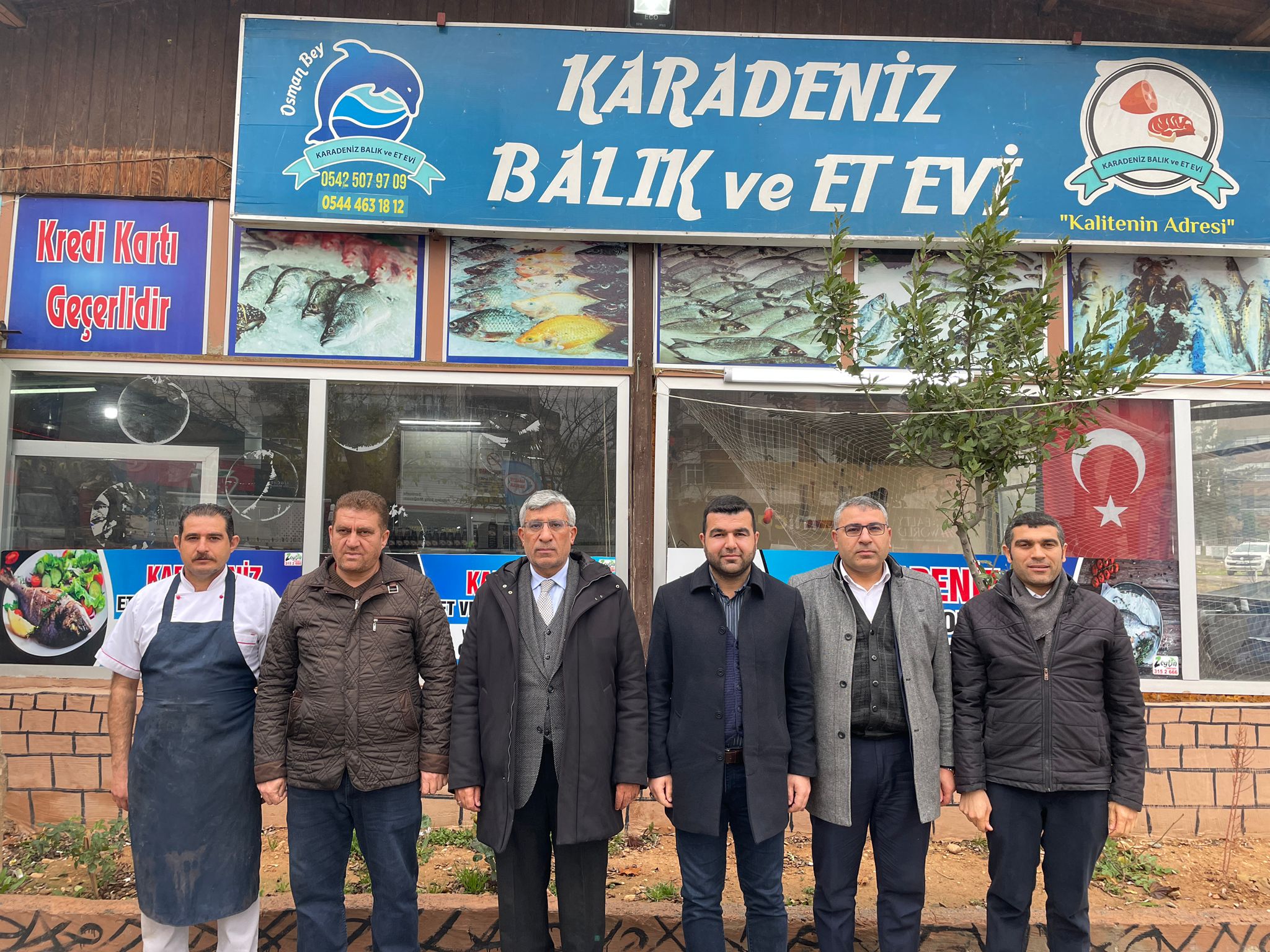 İl Başkanımız ve Başkan Yardımcılarımız, Şanlıurfa'mızın Meşhur Karadeniz Balıkçısı ve Partimizin İl Başkan Yardımcısı Mustafa Helvacı Beyefendiyi İşyerinde ziyaret ettiler.