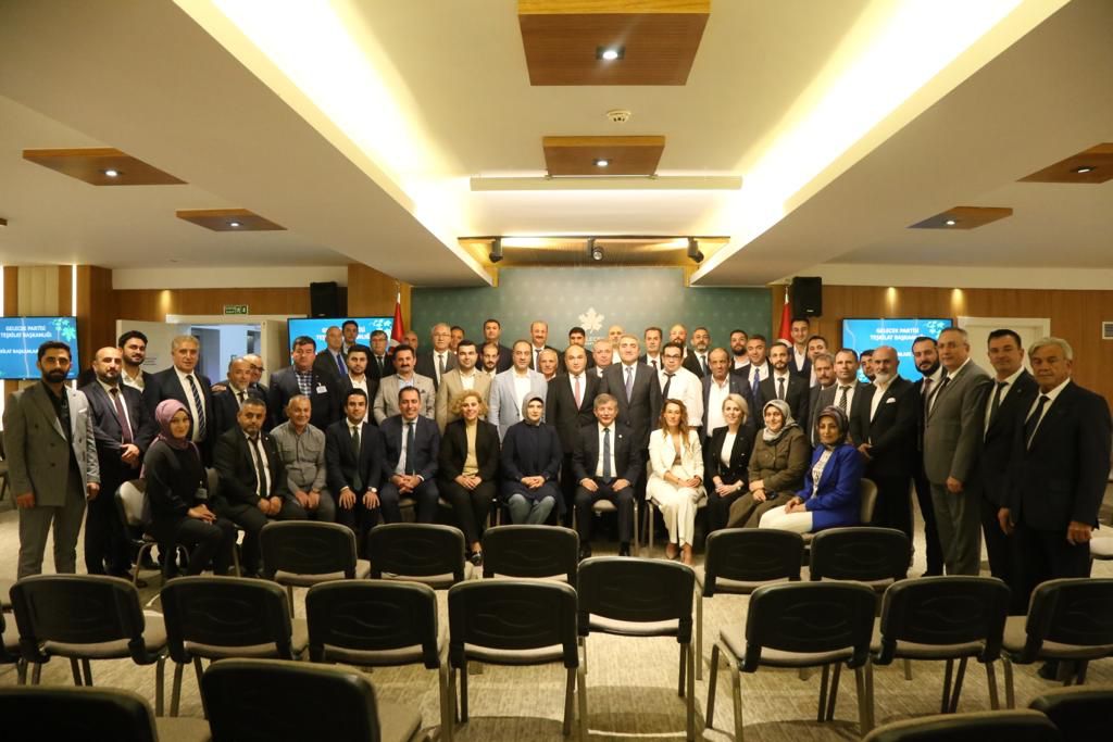 İl Teşkilat Başkanımız Mehmet Bekhan, Genel Merkezimizde, Genel Başkanımız Ahmet Davutoğlu'nun da katıldığı İl Teşkilat Başkanları Toplantısı'na katıldı.
