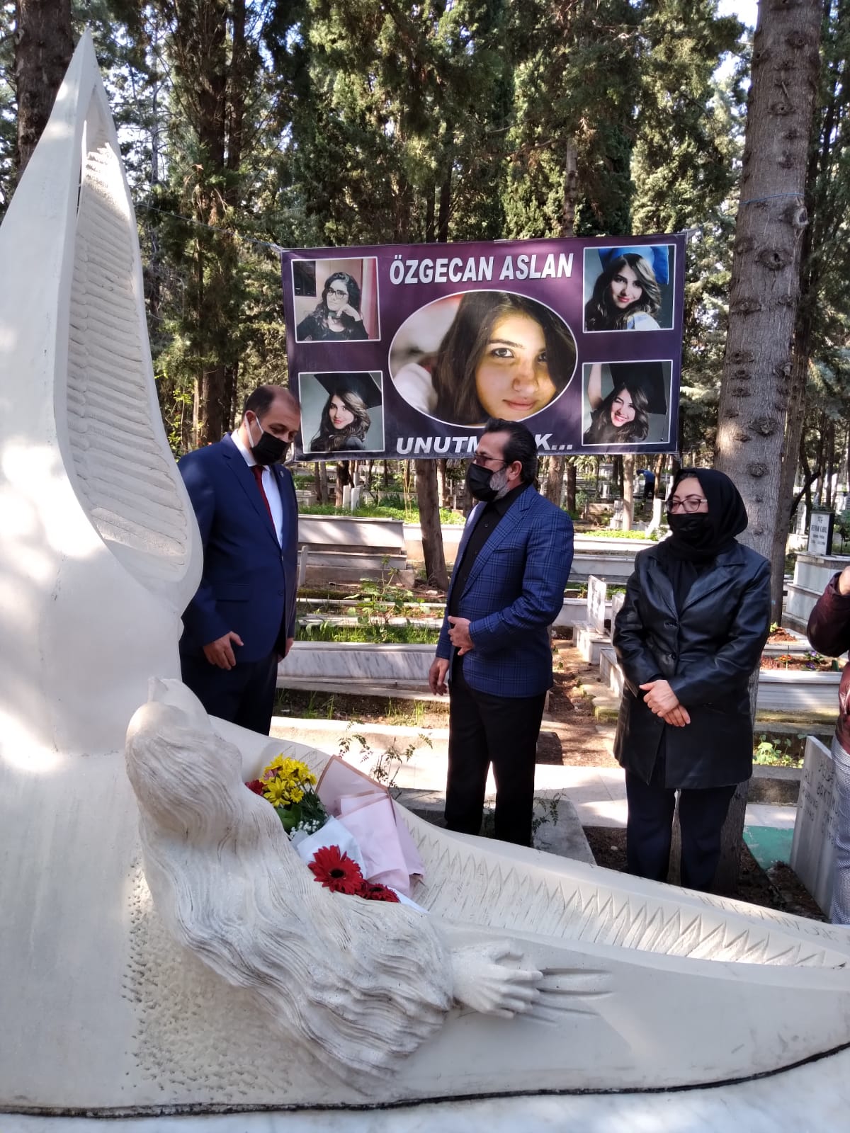 Mersin teşkilatı olarak Özgecan Aslan'ın aramızdan ayrılışinin 6. yılında mezarı başında saygı ve rahmetle andık. Ailesine sabırlar diledik.