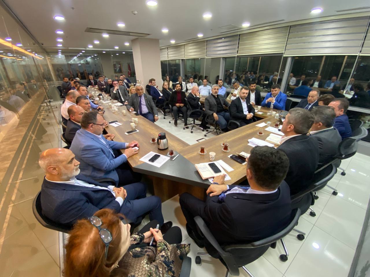 Milletvekili adaylarımız Sn. Selim Temurci, Sn. İsa Mesih Şahin ve Sn. Fevzi Donat'ın katılımlarıyla seçim öncesi son İlçe Başkanları Toplantımız gerçekleştirildi.