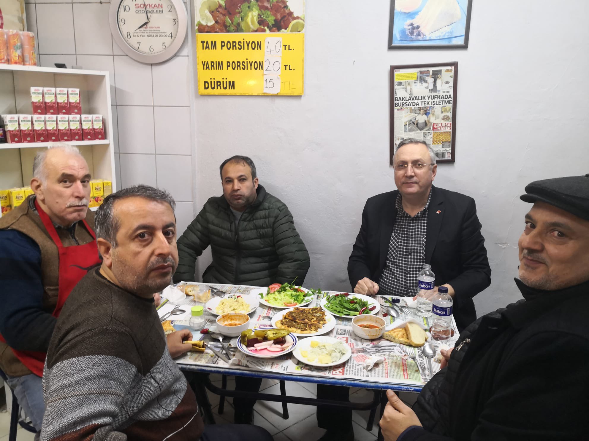  mkvl ady. Sn Alpaslan Yıldız ve il Bşk Vkl. Fuat Kadıoğlu ile birlikte Hürriyet Mahallesi esnaflarının iftar sofrasına konuk olduk.